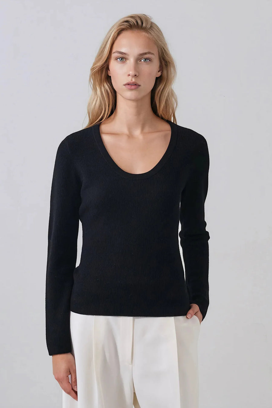 Extra-Fine Merino Ribbed Scoop Neck Black